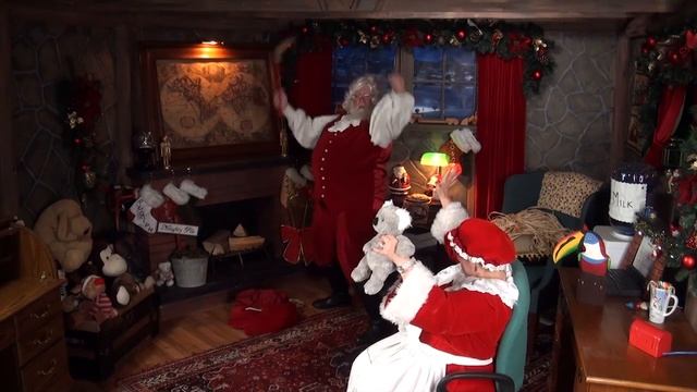 Santa cam: Where in the world is Santa Claus right now? A toy truck plays with Father Christmas смотреть онлайн