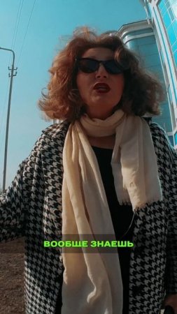 Прохожу сквозь машины! Мадам припарковалась прямо на пешеходном
