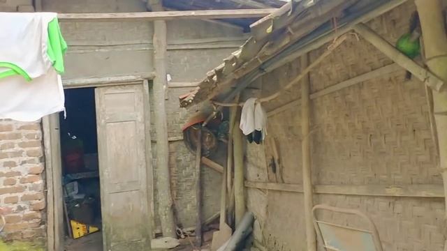 SESAMPAINYA AYANG NANDA DIRUMAH MAGETAN JARENE NDREDEK GAES KETEMU BESTI