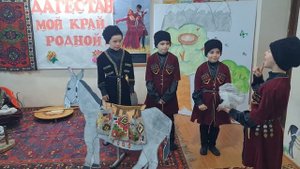 Сценка "Горец и молодые люди "