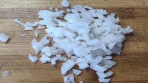 Овощной салат с отварной кукурузой и яйцами