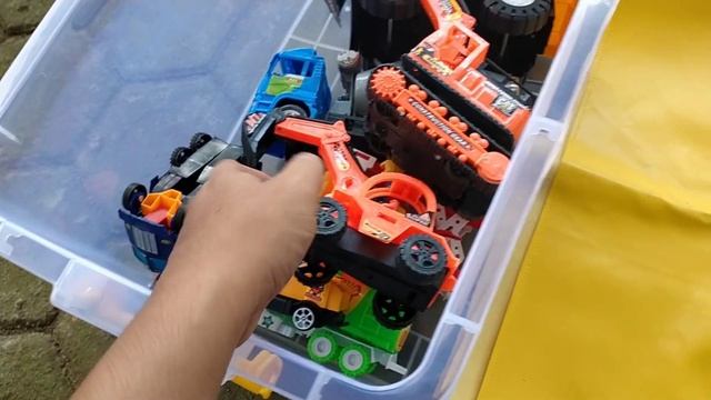 Mencari Mainan Mobil Mobilan Anak Laki Laki Mobil Beko