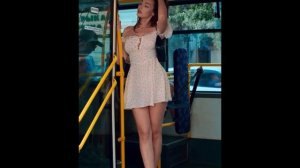 КРАСОТКА В АВТОБУСЕ