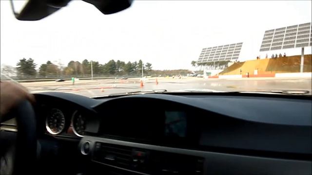 Me drifting a BMW E90 M3 смотреть онлайн