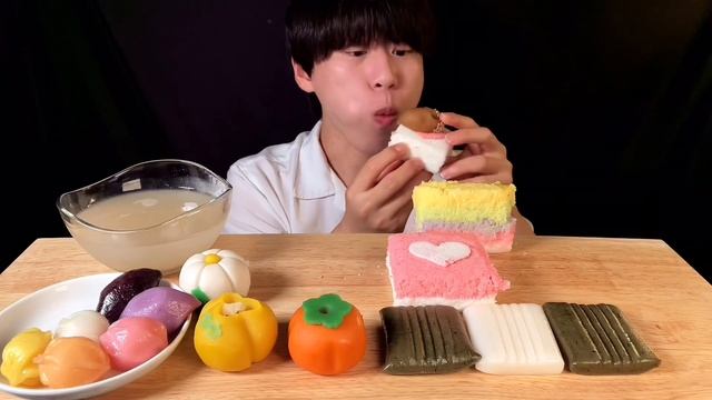 SUB)떡 & 앙금 먹방 ASMR 🍡각종 떡이랑 앙금이랑 같이 먹으면 ㄹㅇ 꿀맛…! Rice cake MUKBANG もち смотреть онлайн