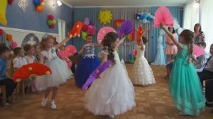 Танец с веерами