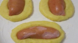 Картофельные пирожки с сардельками