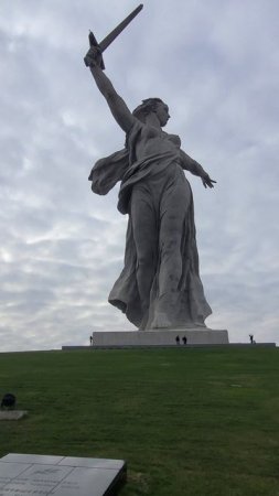 Родина-мать зовёт