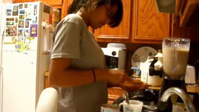 How-To Make A Mango-Banana Smoothie Part 2 смотреть онлайн