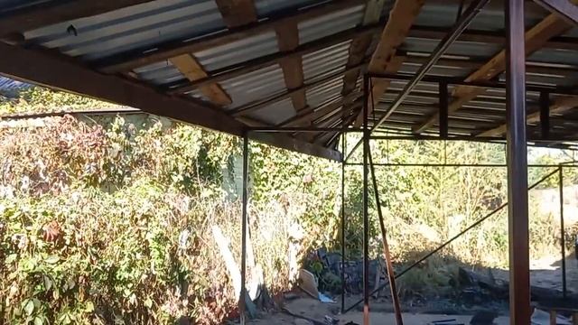 Бюджетный сарай часть 6 , доделываю крышу разбираю старые сараи готовлю шифер