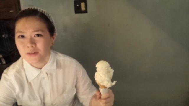 Asian Girls Eating Asian Street Foods смотреть онлайн