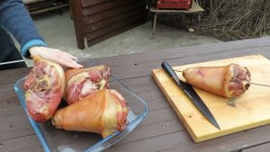 Рулька варено-копченая в домашней коптильне.