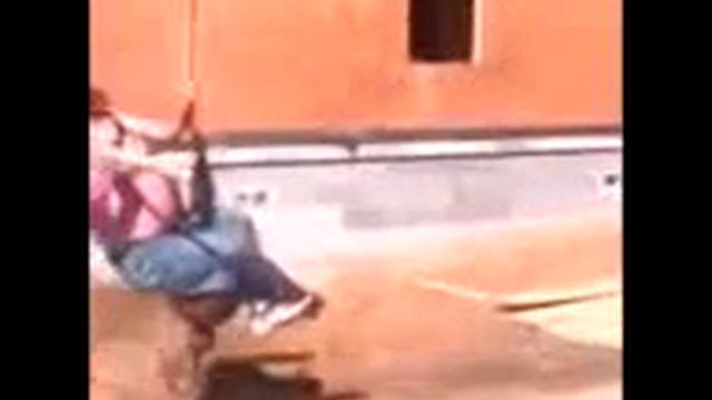 Мужик попытался повторить движения. смотреть онлайн