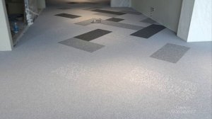 Укладка ковровой плитки на клей фиксатор.