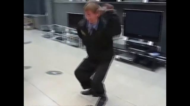 Охранник танцует крабика смотреть онлайн