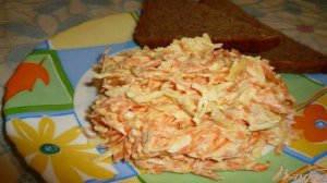 Салат из колбасного сыра и моркови