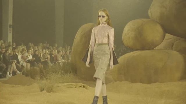 DAY 1: CAMILLA AND MARC | CHIC MANAGEMENT смотреть онлайн