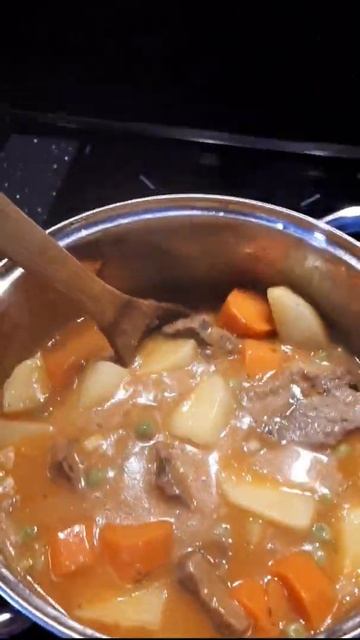 Телешко филе с грах, моркови и картофи смотреть онлайн