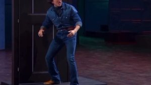 Дорох проверяет дверь