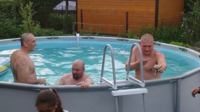 Чугуняка. Ввинтили! Обмываем бассейн. смотреть онлайн