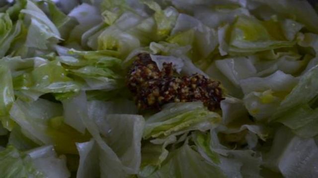Салат с копченой курицей и киви