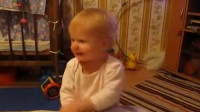 Ребенок смотрит проект "Голос" смотреть онлайн