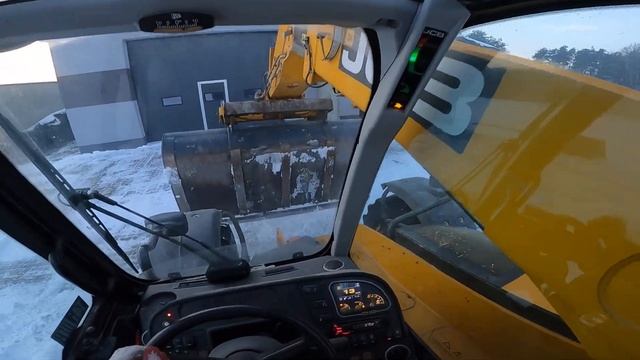 Odśnieżanie placu na fermie - JCB 531-70 AGRI - AV#57 смотреть онлайн