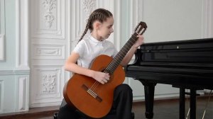 М. Джулиани "Экосез" Ор. 33, ном. 11 исполнитель Сакирко Дарья.