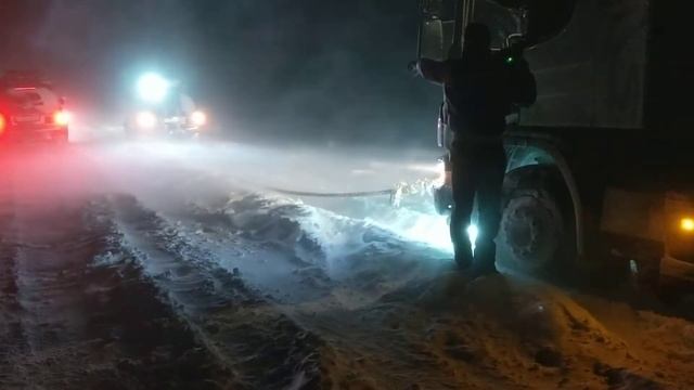 С зимника Нарьян-Мар - Харьягинск, тащим двумя крузаками реф