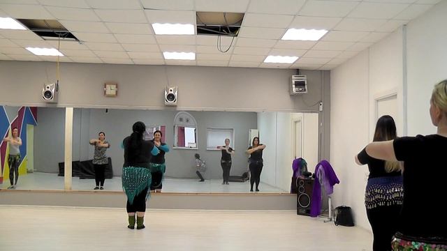 Школа восчточного танца Скарабей. Кусочек занятия