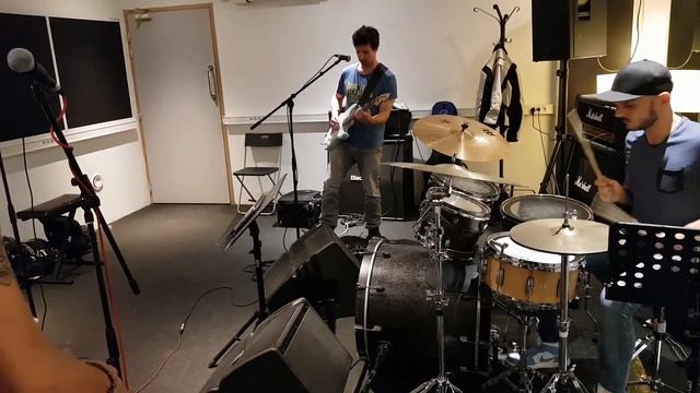 Give it Away ce soir au Pacific Rock! смотреть онлайн