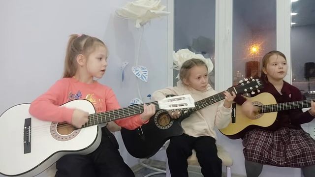 Младшая группа гитаристов - студия ImproviNation смотреть онлайн