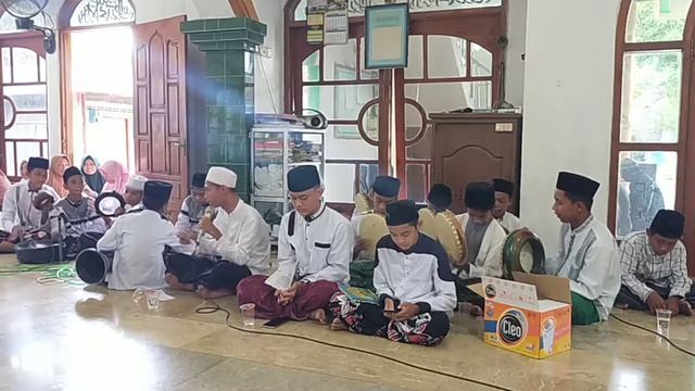 Hadroh Mamba'ul Futuh Sekaran Memperingati Maulid Nabi Muhammad SAW di Masjid Desa Moro смотреть онлайн
