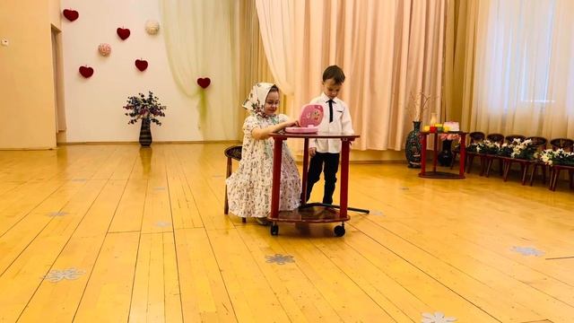 Шуточная сценка - родители глазами детей 👨👩👧👦 смотреть онлайн