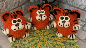 Вязовог! Не только вяжу игрушки, но и одеваю!) Хочу что-то новенькое