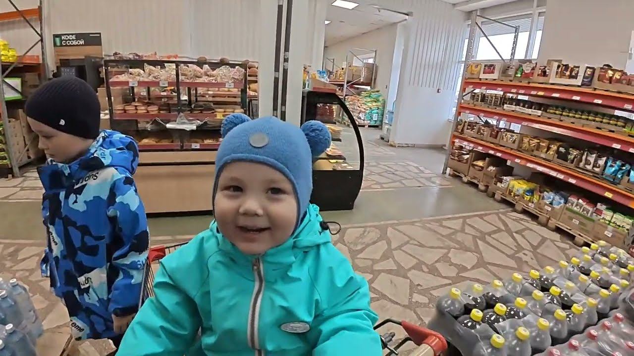 Съездили в города с детьми // Налали всходить цветы // Доделали прихожую