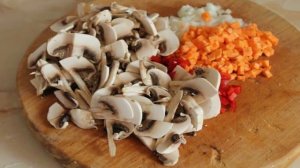 Грибной суп с колбасой и сливками