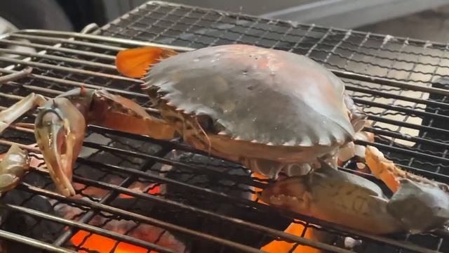 BBQ LIVE CRAB смотреть онлайн