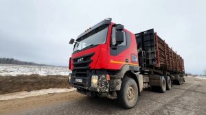 Тягач АМТ с сортиментовозным полуприцепом