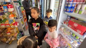 Жасмин Көзайым Томикош Аликош 4-еуі магазин тонады😨✌🏻Вкусняшкилерге обзор🥰