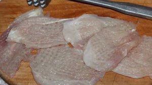 Отбивные из куриного филе с сыром и помидорами