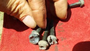 Нужна сварка и зубило, чтоб открутить клапанную крышку Матиза.