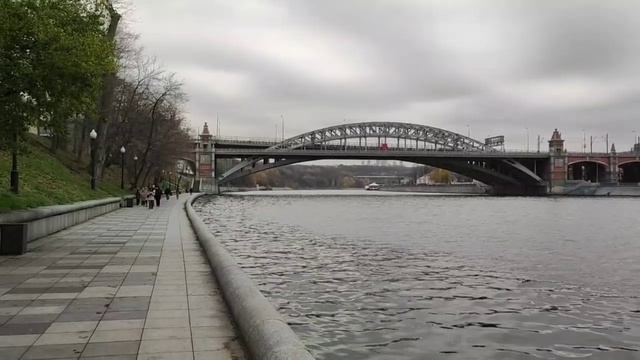 Прогулка вдоль Москвы-реки под мягкую музыку: фон для отдыха и фокусировки – The Travel Chronicles