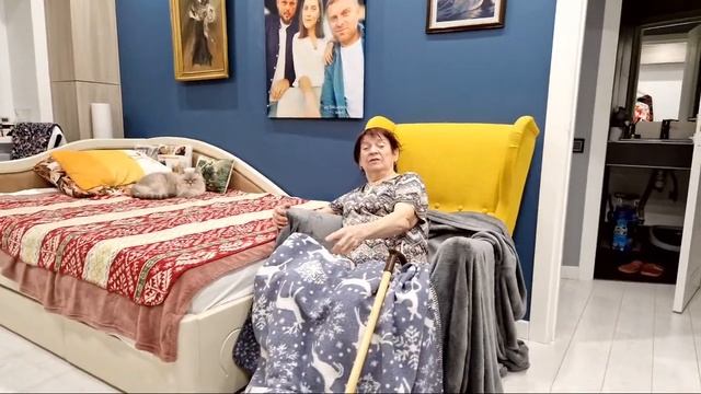с мамой дома