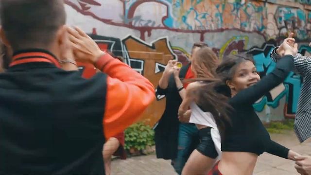 Salsa choreo danced on the streets смотреть онлайн