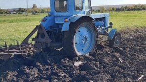 Работа в поле, трактор едет не спеша )))))