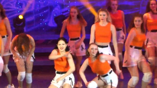 Loona / PTT смотреть онлайн