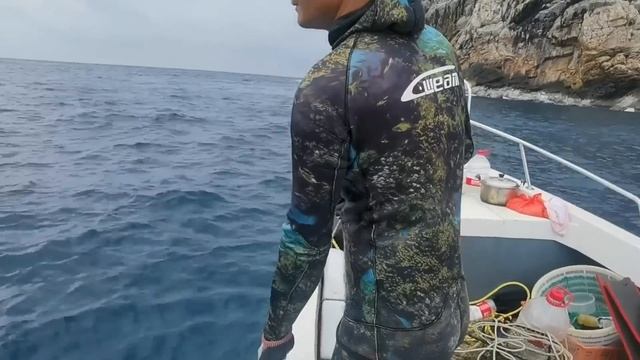 阿峰用釣到的大魚改善伙食清蒸和燉魚湯用不同做法才能處理完探海漁人