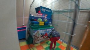 ПАША и ЛЕНА на АТТРАКЦИОНАХ !!!БАТУТЫ!ГОРКИ!lLEGO!!!ANGRY BIRDS!!!