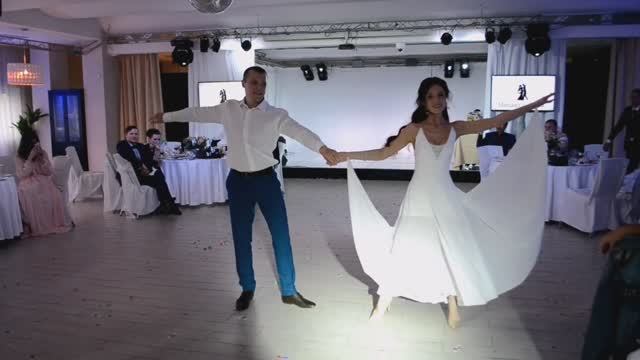 Шикарный свадебный танец микс смотреть онлайн